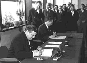 Signing of the french-german agreement founding the ISL